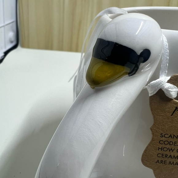Elegant White Swan Mug - Picture 7 of 9